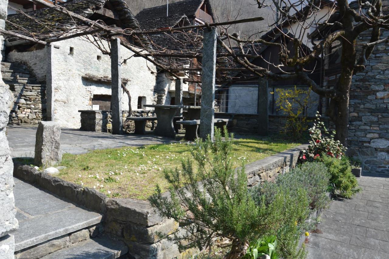 Rustico Pult Villa Someo Exterior photo